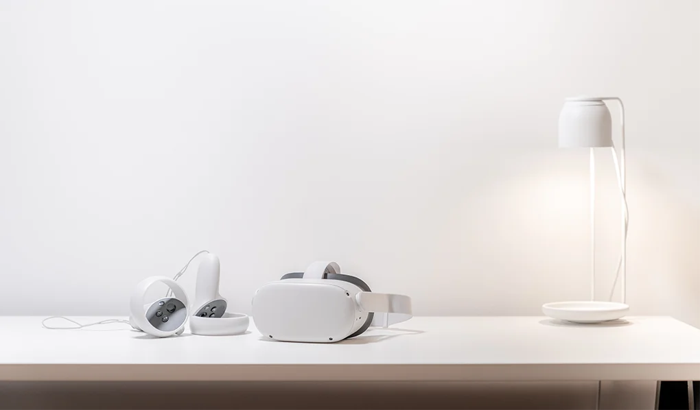 VR online technology placed on desk