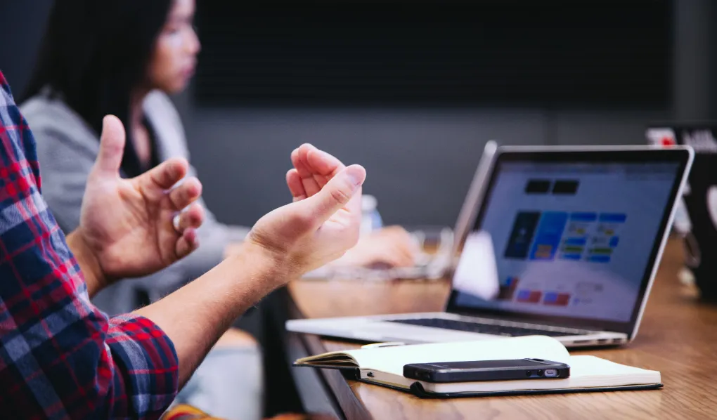 Journalism vs. Communication: Choosing Your Path in 2024