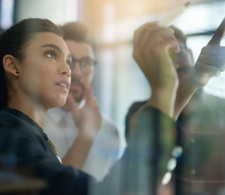 woman-leading-meeting