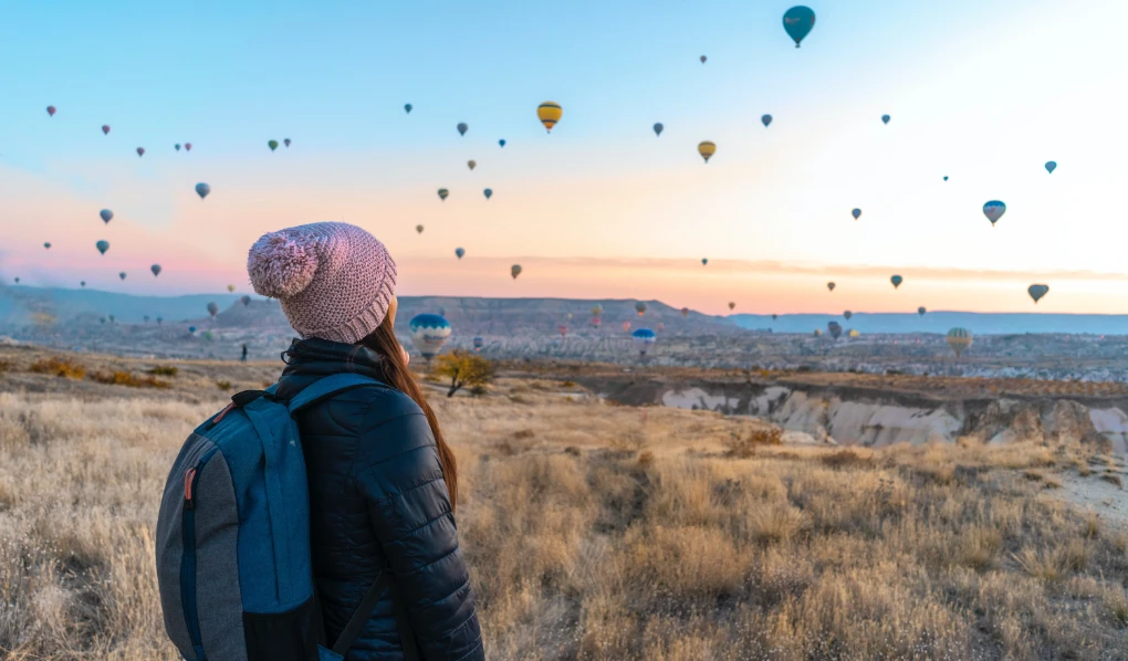 Travelling student, Avonlea looking at hot air balloons